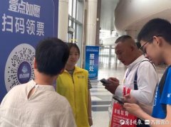 特色专业展区前都排起了长队