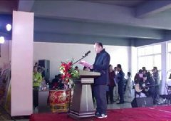 勘察设备对地表深处进行钻探